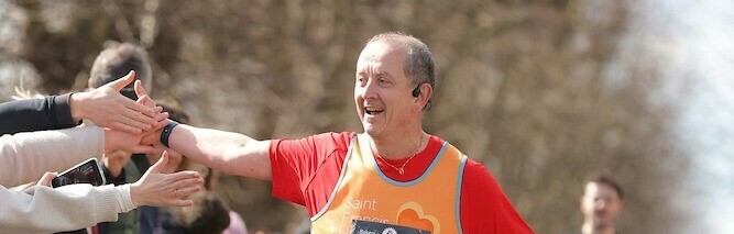 Vince Brand running at Brentwood Half (cropped)